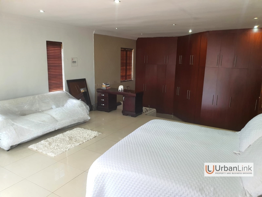 6 Bedroom Property for Sale in Safari Gardens North West